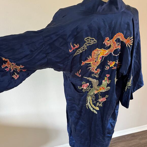 Vtg Chinese Dragon Embroidered 100% Silk Robe Sz S - Picture 2 of 13